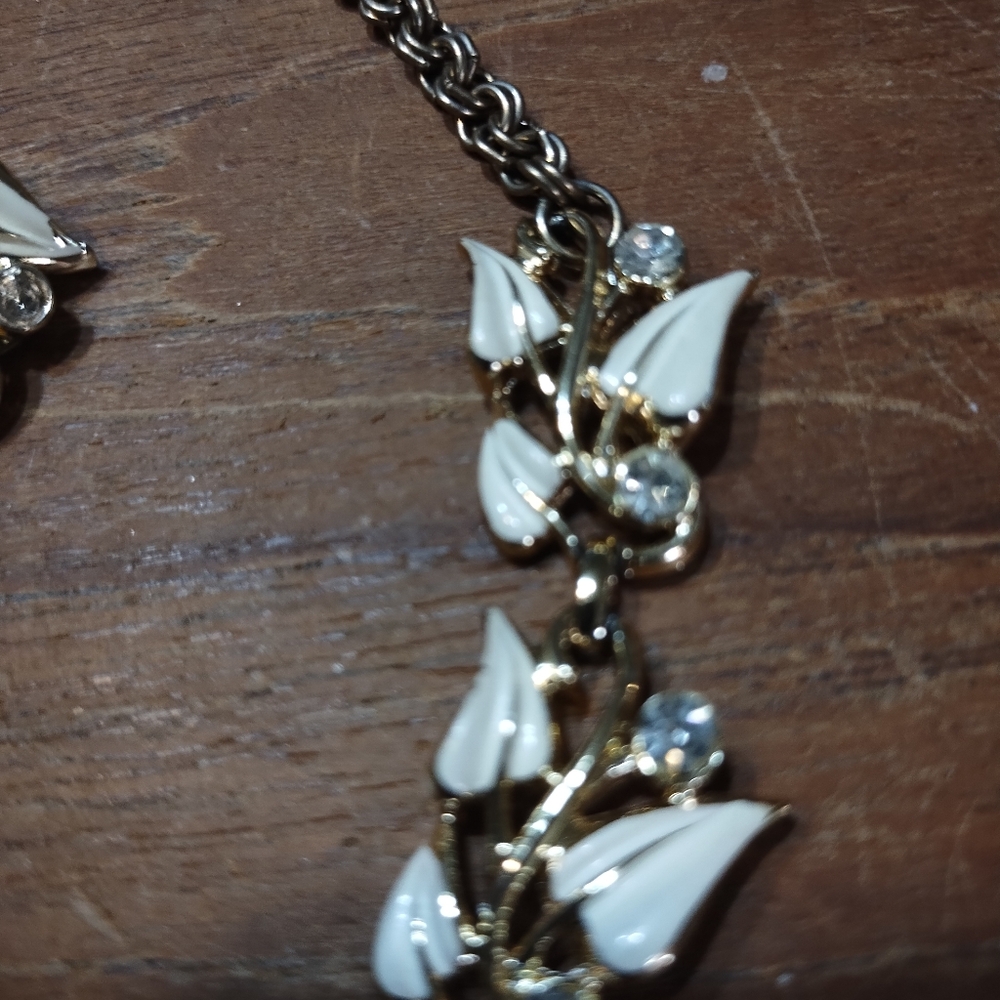 Vintage Gold & White Enamel Choker With Matching Clip-On Earrings, Coro … - Picture 4 of 9